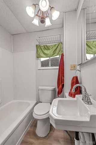 6835 Etzel Avenue, University City, MO 63130