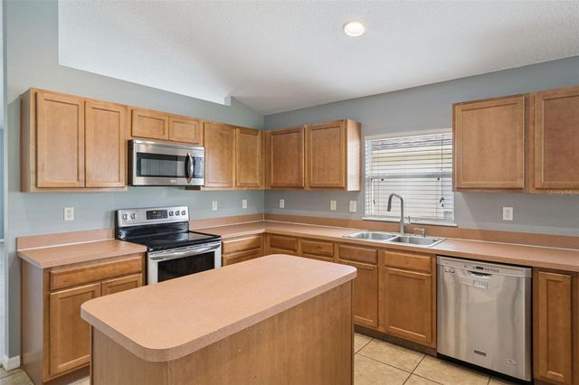 324 RED KITE DRIVE, Groveland, FL 34736