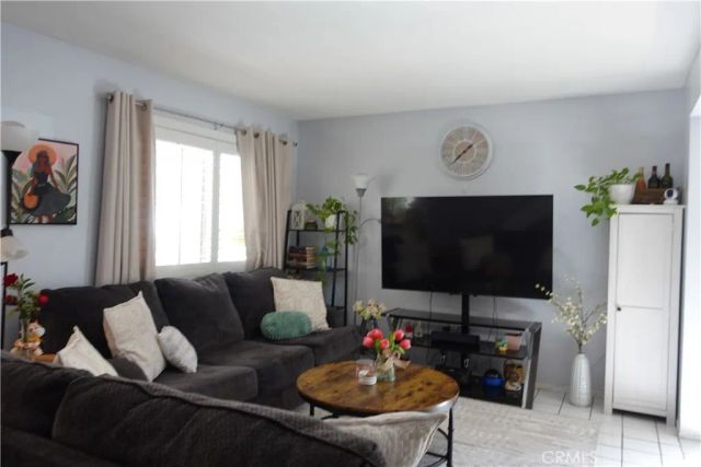 1307 Via Santiago B, Corona, CA 92882