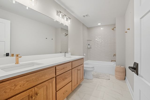 23039 Lakeview Estates Boulevard, Frankfort, IL 60423