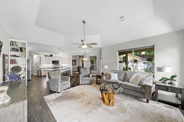 10027 Inverloch Way, Humble, TX 77338