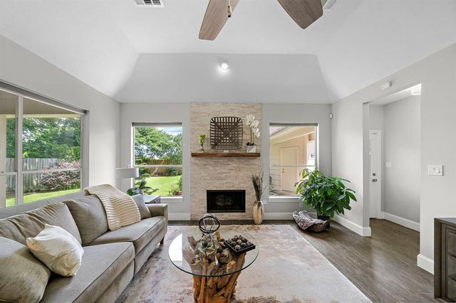 10027 Inverloch Way, Humble, TX 77338