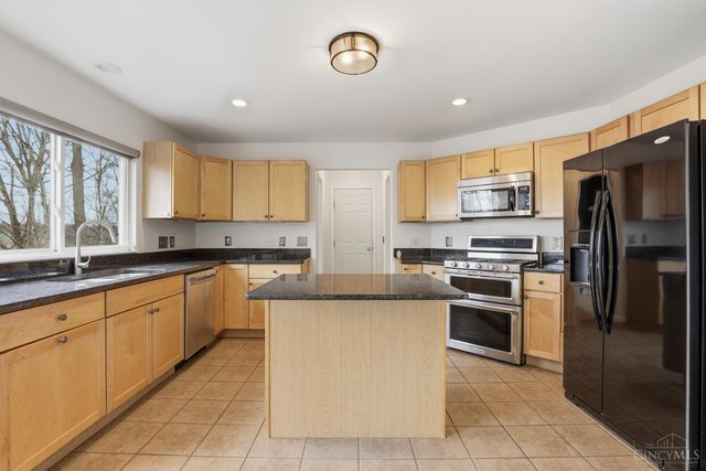 242 County Down Lane, Loveland, OH 45140