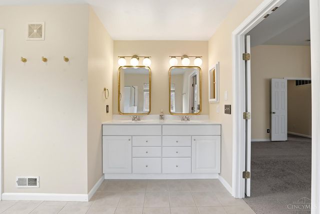 242 County Down Lane, Loveland, OH 45140