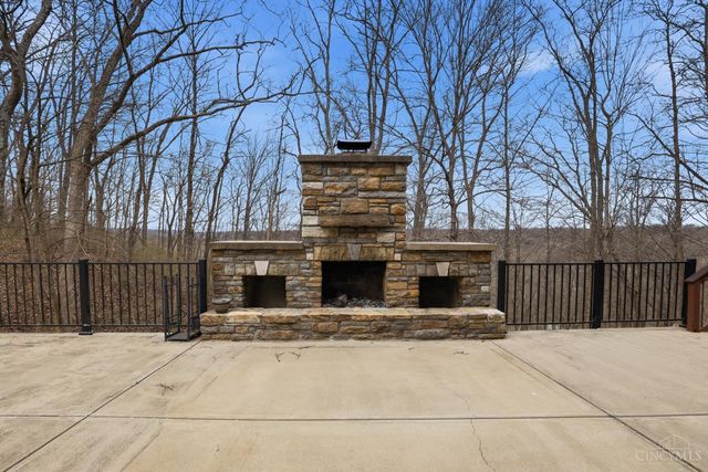 242 County Down Lane, Loveland, OH 45140