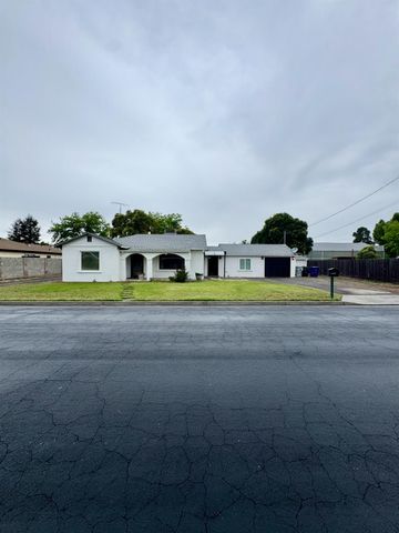 1535 Melrose Ave, Modesto, CA 95350