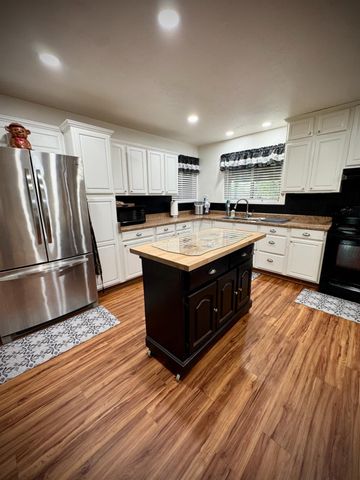 1535 Melrose Ave, Modesto, CA 95350