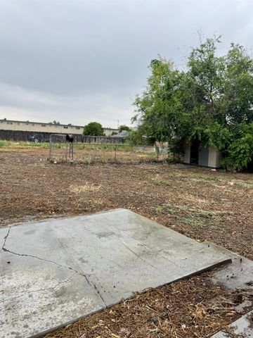 1535 Melrose Ave, Modesto, CA 95350