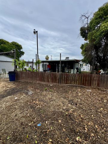 1535 Melrose Ave, Modesto, CA 95350
