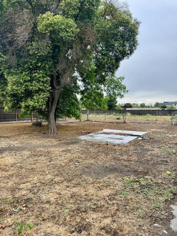 1535 Melrose Ave, Modesto, CA 95350