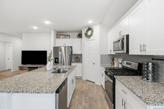 1634 Ruben Dr, New Braunfels, TX 78130