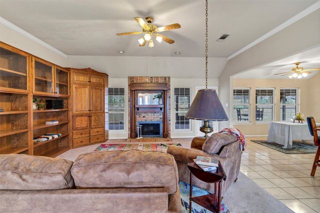 4201 E Bankhead Highway, Hudson Oaks, TX 76087