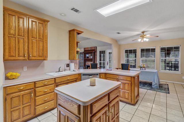 4201 E Bankhead Highway, Hudson Oaks, TX 76087