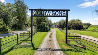 844 Yowell Hill Road, Whitewright, TX 75090