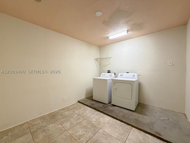 231 NW 4th St, Deerfield Beach, FL 33441