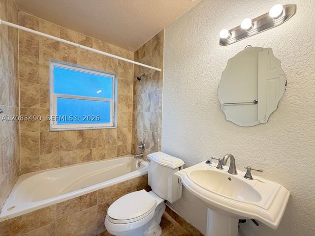 231 NW 4th St, Deerfield Beach, FL 33441