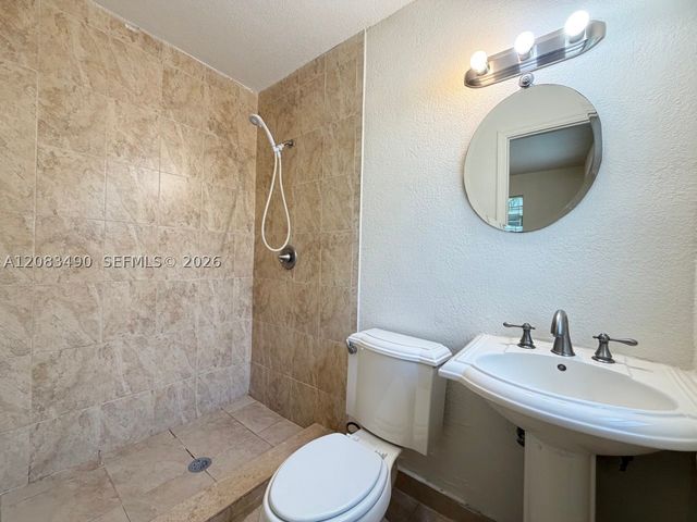 231 NW 4th St, Deerfield Beach, FL 33441