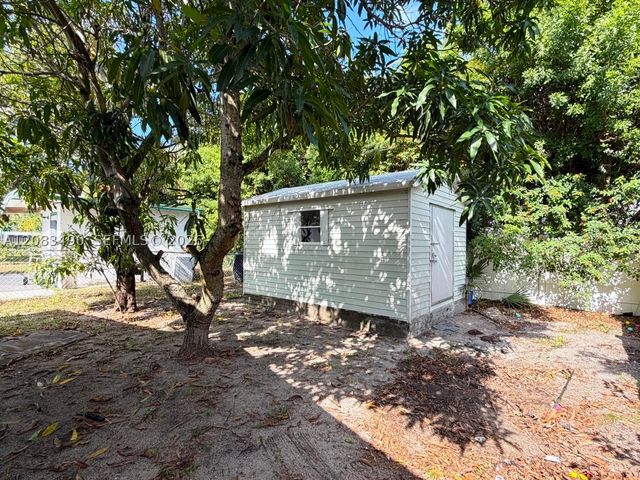 231 NW 4th St, Deerfield Beach, FL 33441
