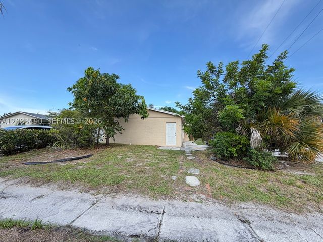 231 NW 4th St, Deerfield Beach, FL 33441