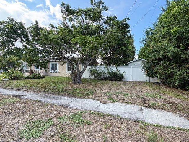231 NW 4th St, Deerfield Beach, FL 33441