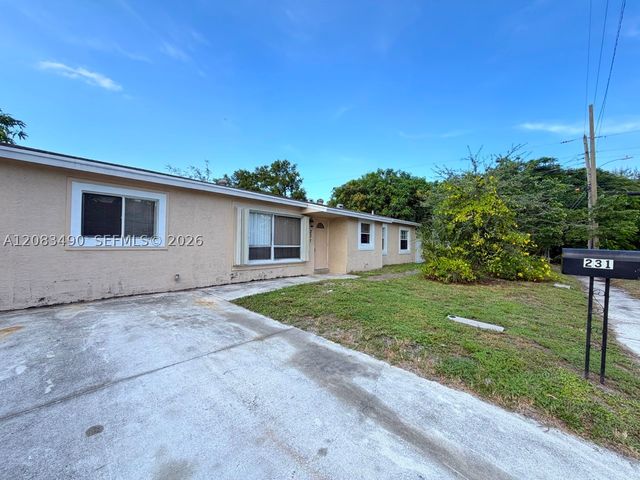 231 NW 4th St, Deerfield Beach, FL 33441