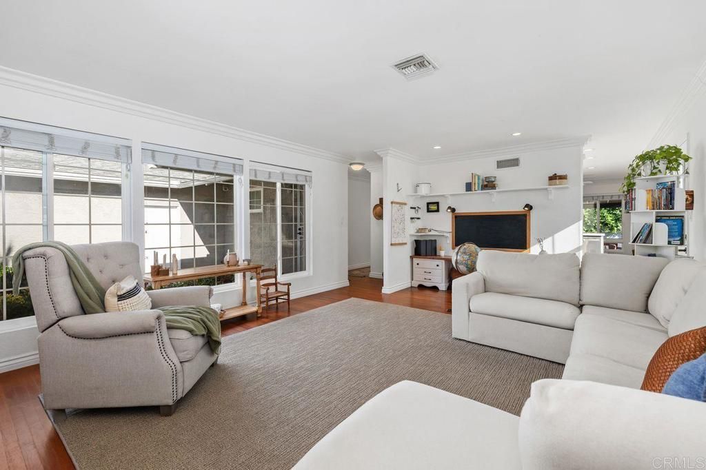 Image 3 of property listing at 6849 Ballinger Avenue, San Diego, CA 92119