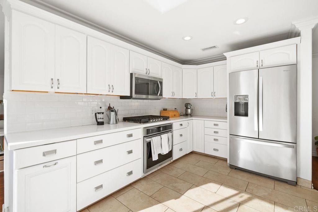 Image 9 of property listing at 6849 Ballinger Avenue, San Diego, CA 92119