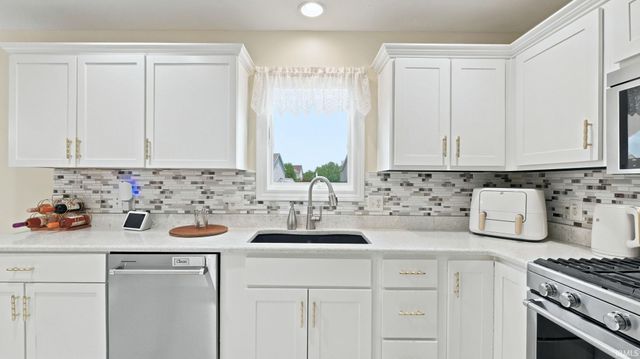 11019 Barrymore Run, Roanoke, IN 46783