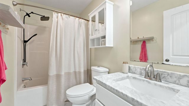 11019 Barrymore Run, Roanoke, IN 46783