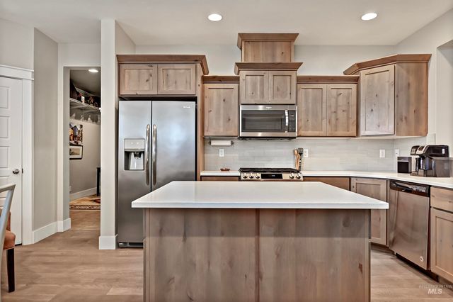 5699 W Creeks Edge Drive, Boise, ID 83714