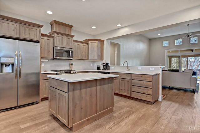 5699 W Creeks Edge Drive, Boise, ID 83714