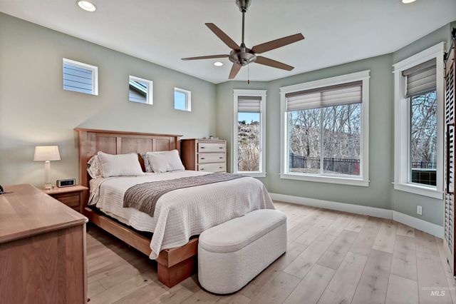 5699 W Creeks Edge Drive, Boise, ID 83714