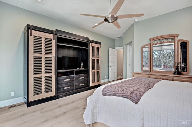 5699 W Creeks Edge Drive, Boise, ID 83714