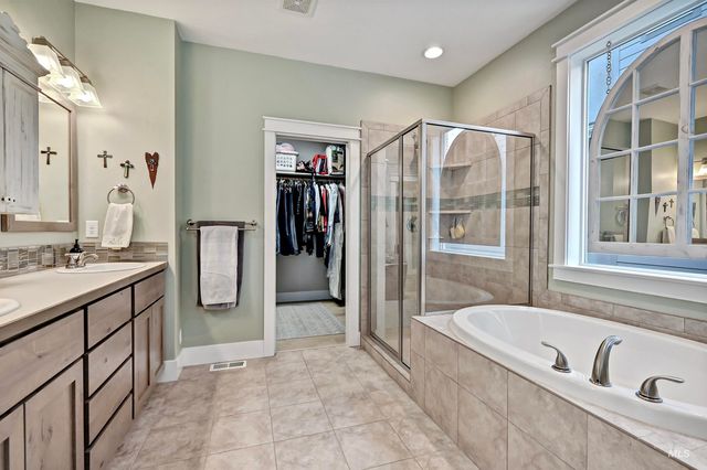 5699 W Creeks Edge Drive, Boise, ID 83714