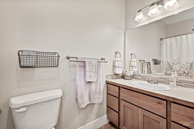 5699 W Creeks Edge Drive, Boise, ID 83714