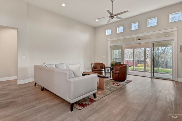 5699 W Creeks Edge Drive, Boise, ID 83714