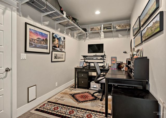 5699 W Creeks Edge Drive, Boise, ID 83714