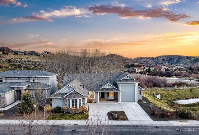 5699 W Creeks Edge Drive, Boise, ID 83714