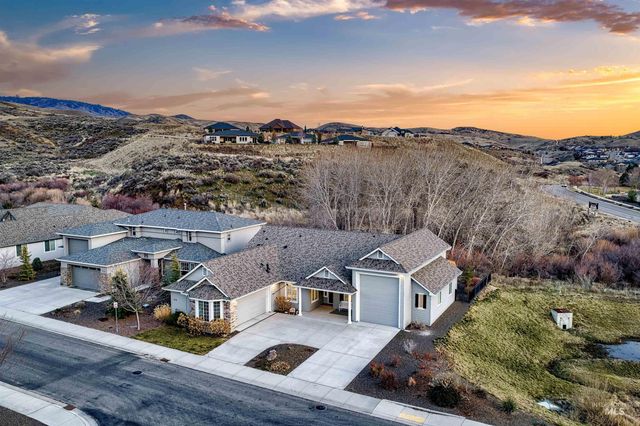5699 W Creeks Edge Drive, Boise, ID 83714
