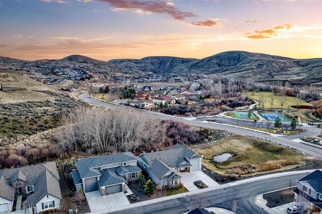 5699 W Creeks Edge Drive, Boise, ID 83714