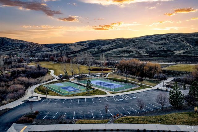 5699 W Creeks Edge Drive, Boise, ID 83714