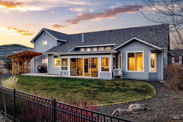 5699 W Creeks Edge Drive, Boise, ID 83714