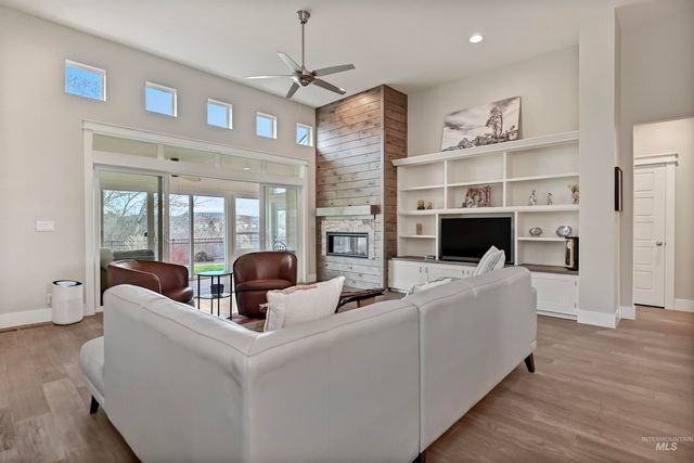 5699 W Creeks Edge Drive, Boise, ID 83714