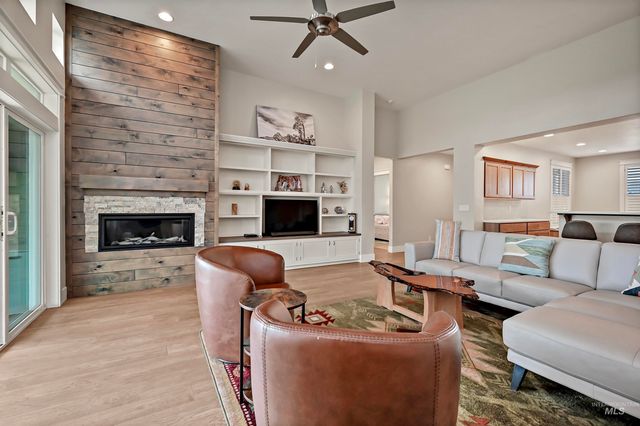 5699 W Creeks Edge Drive, Boise, ID 83714