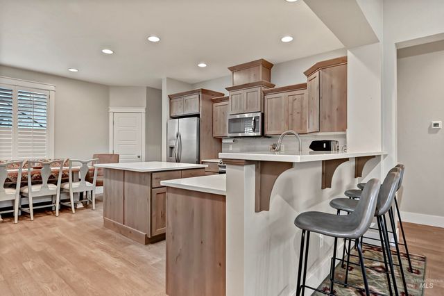 5699 W Creeks Edge Drive, Boise, ID 83714