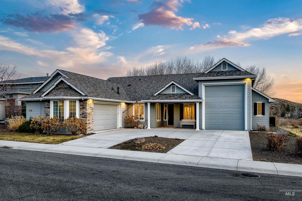 5699 W Creeks Edge Drive, Boise, ID 83714