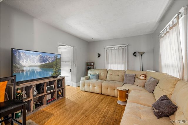 343 East Avenue, Lockport City, NY 14094