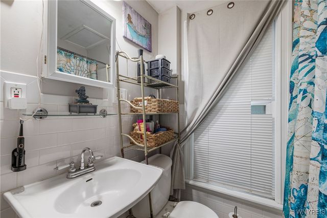 343 East Avenue, Lockport City, NY 14094