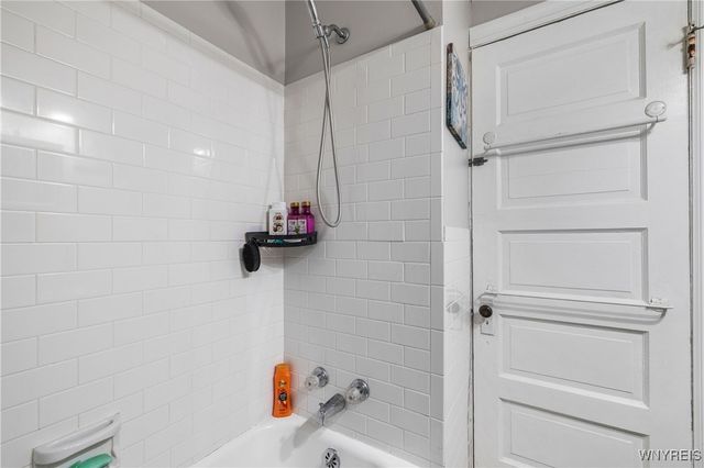 343 East Avenue, Lockport City, NY 14094