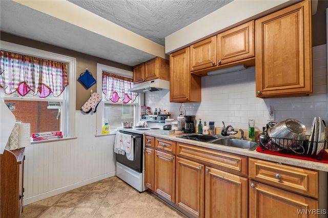 343 East Avenue, Lockport City, NY 14094